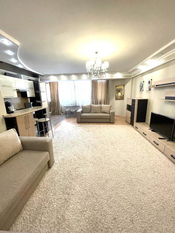 Large, Comfortable Apartment Kischinau Exterior foto