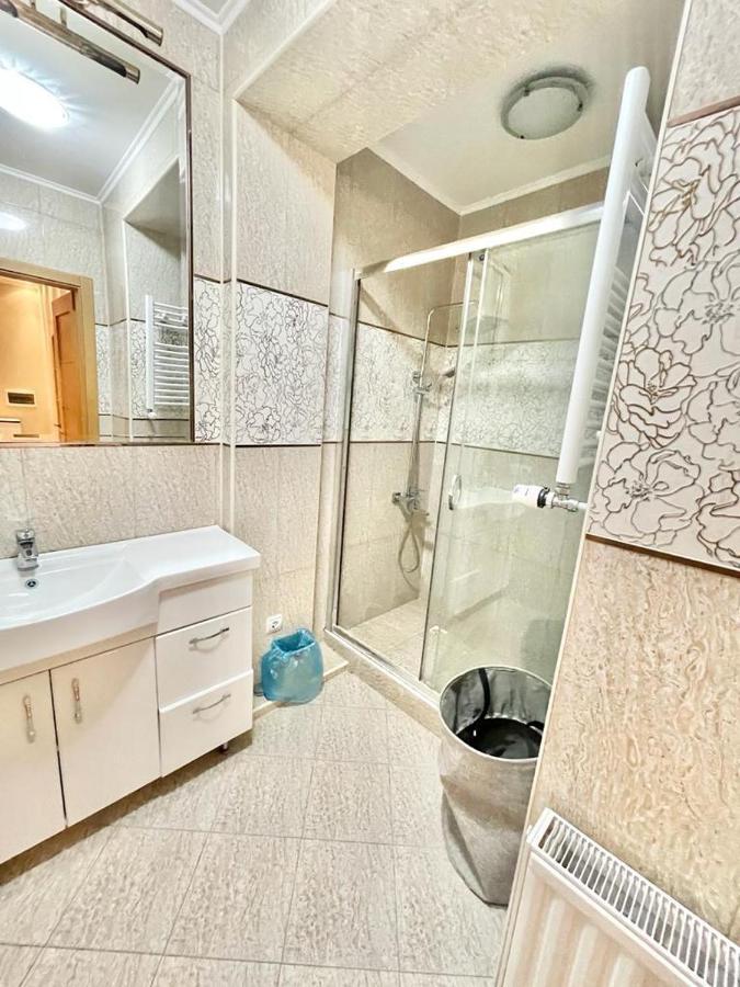 Large, Comfortable Apartment Kischinau Exterior foto